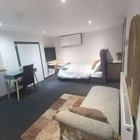 A Cosy Deluxe Size With Queen Size And Sofa Bed Appartement Leeds (West Yorkshire)