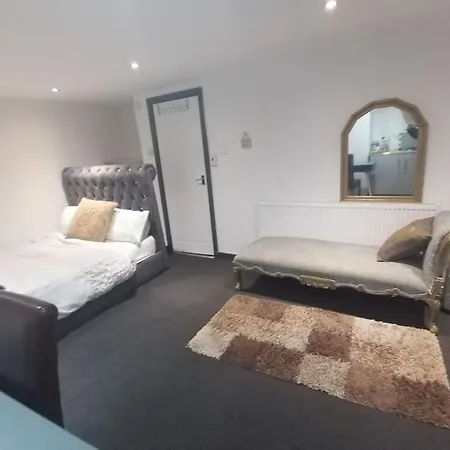 A Cosy Deluxe Size With Queen Size And Sofa Bed