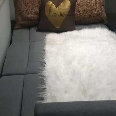 A Cosy Deluxe Size With Queen Size And Sofa Bed Apartament *