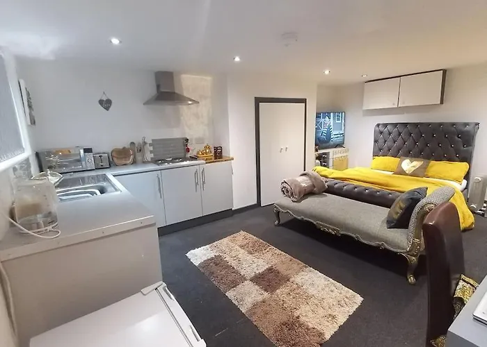 A Cosy Deluxe Size With Queen Size And Sofa Bed