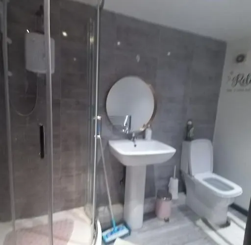 A Cosy Deluxe Size With Queen Size And Sofa Bed Apartamento