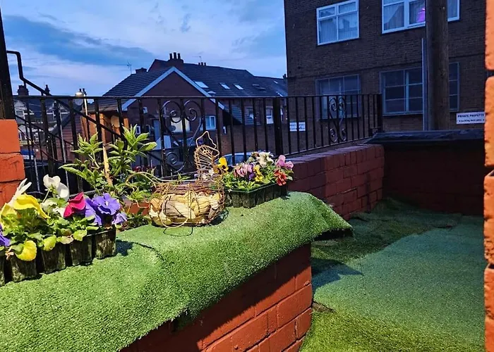 A Cosy Deluxe Size With Queen Size And Sofa Bed * Leeds (West Yorkshire)