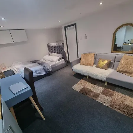 A Cosy Deluxe Size With Queen Size And Sofa Bed Apartament Leeds (West Yorkshire)